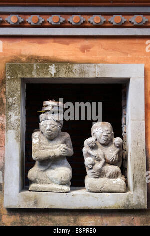Steinskulpturen Balai Banjar Tempel Ubud Kelod Bali Indonesien Stockfoto