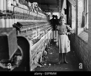 Ein wenig Spinner in einer Baumwollspinnerei Georgien, Januar 1909 Stockfoto