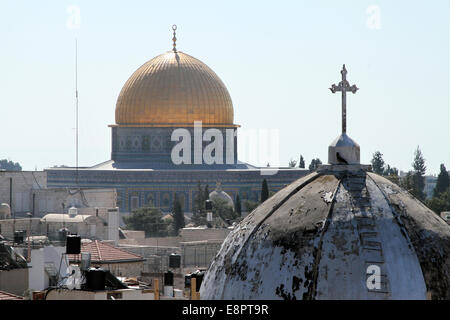 Blick vom Dach des Österreichischen Hospizes in Ost-Jerusalem auf die Haube des Felsens auf Freitag, 23. März 2012 Stockfoto