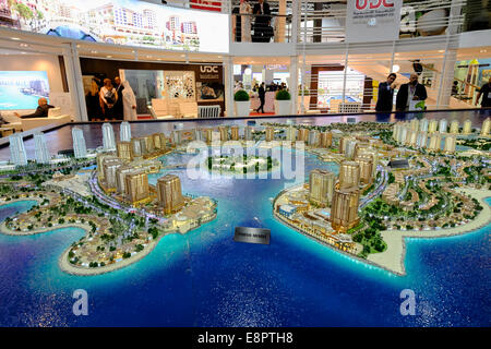 Modell Luxus Wohnimmobilien Neuentwicklungen bei The Pearl-Qatar in Doha auf Immobilien Messe in Dubai UAE Stockfoto