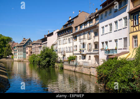 Alte Häuser auf dem Fluss Ill in Straßburg, Frankreich, Europa Stockfoto