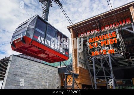 Seilbahn Aiguille du Midi, Ankunft am Bahnhof in Chamonix, Französische Alpen, Frankreich Stockfoto