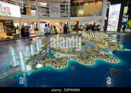 Modell Luxus Wohnimmobilien Neuentwicklungen bei The Pearl-Qatar in Doha auf Immobilien Messe in Dubai UAE Stockfoto