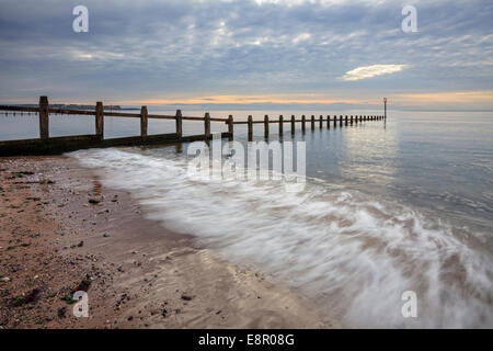 Buhnen in Dawlish Warren in Devon Stockfoto