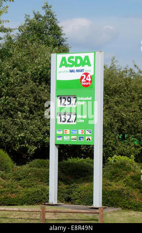 ASDA Tankstelle Zeichen, UK Stockfoto