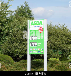 ASDA Tankstelle Zeichen, UK Stockfoto