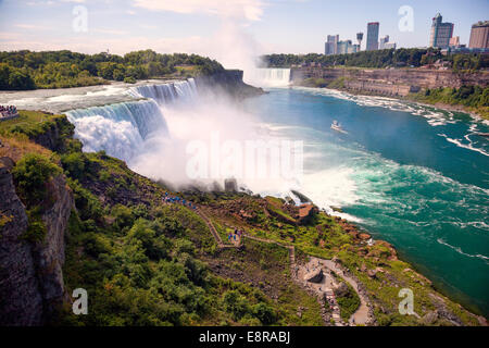 Niagara Falls von der amerikanischen Seite aus der New York State Park in Niagara Falls, New York State gesehen; USA Amerika Stockfoto