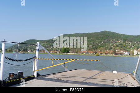 Biegen Sie von der Donau die Kürzungen durch die Hügel von den Karpaten und das Pilis-Gebirge, Ungarn. Stockfoto