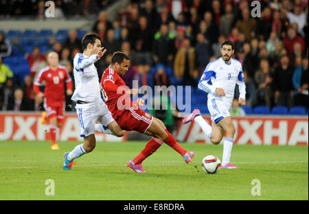 Cardiff, UK. 13. Oktober 2014. UEFA-Europameisterschaft in Cardiff City Stadium - Wales V Zypern: Hal Robson Kanu scores für Wales. Bildnachweis: Phil Rees/Alamy Live-Nachrichten Stockfoto