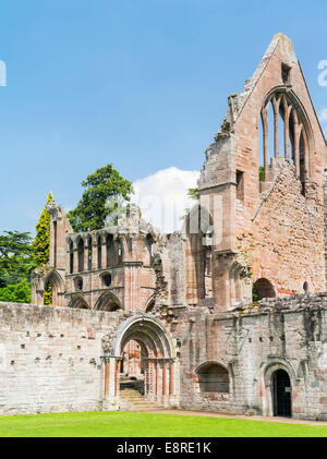 Dryburgh Abbey, Tal des Flusses Tweed, Kloster der Prämonstratenser, Grabstätte von Sir Walter Scott und Douglas Haig. Stockfoto