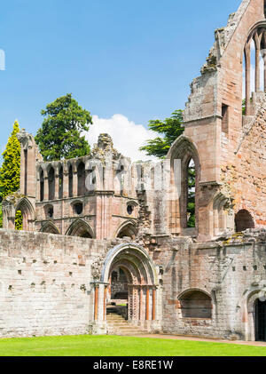 Dryburgh Abbey, Tal des Flusses Tweed, Kloster der Prämonstratenser, Grabstätte von Sir Walter Scott und Douglas Haig. Stockfoto