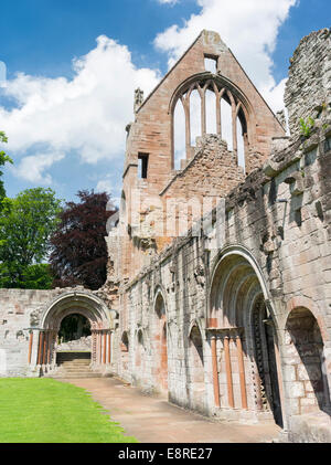 Dryburgh Abbey, Tal des Flusses Tweed, Kloster der Prämonstratenser, Grabstätte von Sir Walter Scott und Douglas Haig. Stockfoto