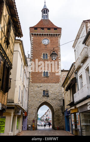 Frankreich, Villeneuve-Sur-Lot. Altstadt von den Fluss Lot. Porte de Pujols. Stockfoto