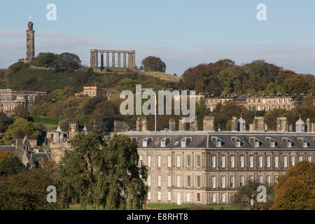 Luftaufnahmen der Stadt Edinburgh, gesehen von der Spitze des Arthurs Seat in Edinburgh, Schottland, Vereinigtes Königreich. Stockfoto