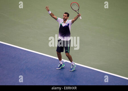 Marin Cilic (CRO) besiegt Roger Federer (SUI im Halbfinale der Männer. Stockfoto