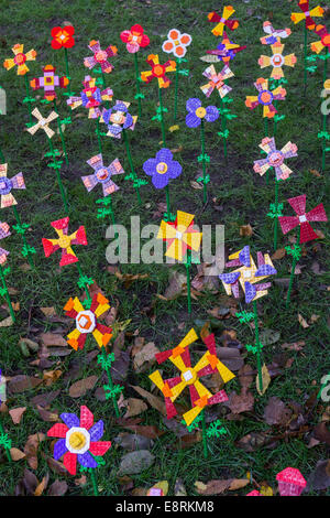 Ein Garten von Lego-Blumen sind im Madison Square Park in New York feiert die Eröffnung eines neuen Lego Store gepflanzt. Stockfoto