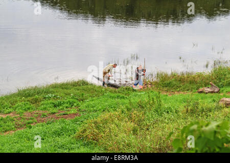 Dorfbild - Werke auf dem Fluss. Stockfoto