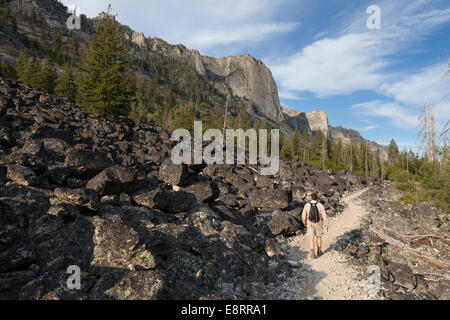 Menschen wandern entlang Blodgett Creek Trail in Blodgett Canyon - Ravalli County Selway-Bitterroot Wilderness, Montana, USA Stockfoto