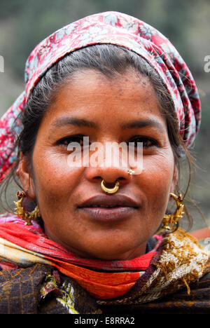 Portraits von Frau in Kinnaur Tal Indien Stockfoto