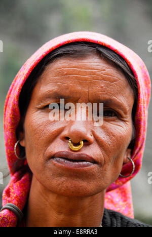 Portraits von Frau in Kinnaur Tal Indien Stockfoto