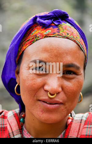 Portraits von Frau in Kinnaur Tal Indien Stockfoto