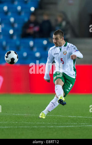 Oslo, Norwegen. 14. Oktober 2014. UEFA Euro 2016 Qualifikation Gruppe H Norwegen Verus Bulgarien. Nikolay Bodurov Bulgariens in Aktion während das Länderspiel zwischen Norwegen und Bulgarien im Ullevaal-Stadion in Oslo, Norwegen. Bildnachweis: Action Plus Sport Bilder/Alamy Live News Stockfoto