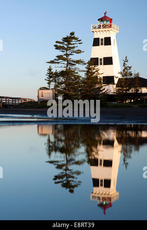 Reflexionen von West Point Lighthouse - Westpunkt, Prince Edward Island, Canada Stockfoto