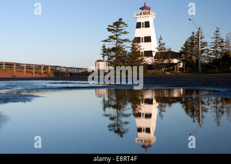 Reflexionen von West Point Lighthouse - Westpunkt, Prince Edward Island, Canada Stockfoto