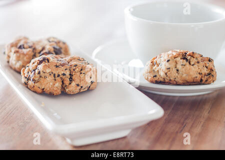 Kaffeetasse und gemischten Nuss Kekse, Fotoarchiv Stockfoto