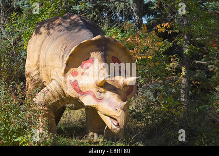 Dinosaurier-Modell aus dem Wald im prähistorischen Park des Calgary Zoo Stockfoto