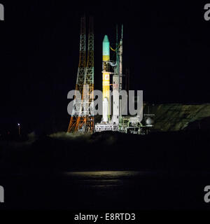 Die H-IIA-Rakete, die vom Tanegashima Space Center in Japan gestartet wurde, trägt die Global Precipitation Measurement (GPM) Mission. Die GPM-Mission, eine Zusammenarbeit zwischen NASA und JAXA, zielt darauf ab, globale Niederschlagsmuster zu untersuchen, um Wettervorhersagen und Klimaforschung zu verbessern. Stockfoto
