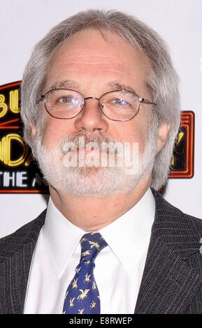 Premiere der musikalischen Bullets Over Broadway im St. James Theatre - Ankünfte.  Mit: John Weidman wo: New York, New York, Vereinigte Staaten von Amerika bei: 10. April 2014 Stockfoto