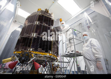 Ingenieure bei der NASA Ames Research Center, Moffett Field, Kalifornien, Vorbereiten der NASA Lunar Atmosphäre und Staub Umwelt Explorer ( Stockfoto