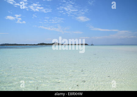 Fidschi, kristallklares Wasser, blau, Sommer, Urlaub, Urlaub, Spaß, Familie, blau, Himmel, Boote Stockfoto