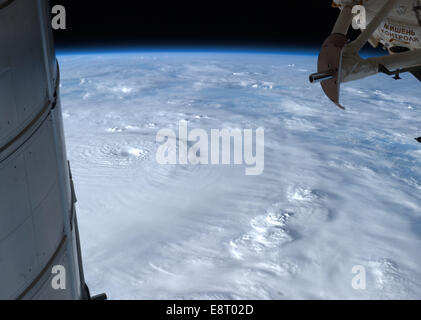 Dieses Astronaut der Super Typhoon Bopha war am Sonntag, 2. Dezember von der internationalen Raumstation von Astronaut Ford Foto Stockfoto