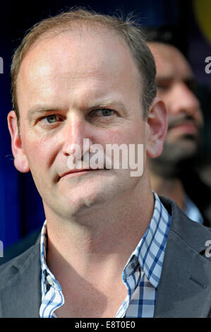 Douglas Carswell MP (UKIP: Clacton-on-Sea) in Rochester, Mark Reckless vor der Nachwahl 2014 zu unterstützen Stockfoto