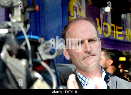 Douglas Carswell MP (UKIP: Clacton-on-Sea) in Rochester, Mark Reckless vor der Nachwahl 2014 zu unterstützen Stockfoto