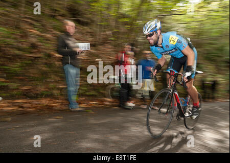 York Hill IdeHill, Kent UK 12. Oktober 2014. Die älteste kontinuierliche Radrennen der Welt begann im Jahre 1887 als ein Bergrennen Stockfoto