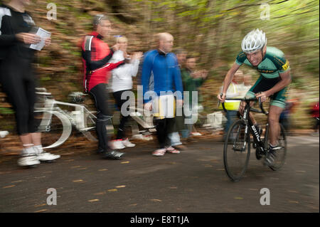 York Hill IdeHill, Kent UK 12. Oktober 2014. Die älteste kontinuierliche Radrennen der Welt begann im Jahre 1887 als ein Bergrennen Stockfoto