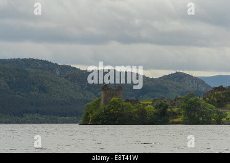 Eine historische Ruine ruinierte Ruine Urquhart Castle am Ufer des Loch Ness, Drumnadrochit, Highland, Schottland. Stockfoto