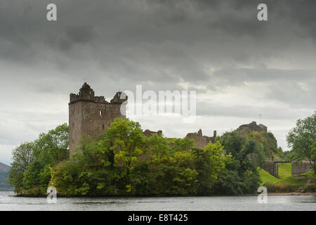 Eine schottische Touristenattraktion Ruinen Urquhart Castle am Ufer des Loch Ness, Drumnadrochit, Highland, Schottland Stockfoto