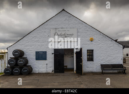 Exterieur der Dalwhinnie Destillerie Besucherzentrum, Highland, Schottland. Eine Tochtergesellschaft der Diageo-Gruppe. Whisky-whiskey Stockfoto