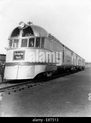 1930ER JAHREN ZEPHYR MOTOR WAGGONS IN PERSPEKTIVE BURLINGTON ROUTE RAILROAD Stockfoto