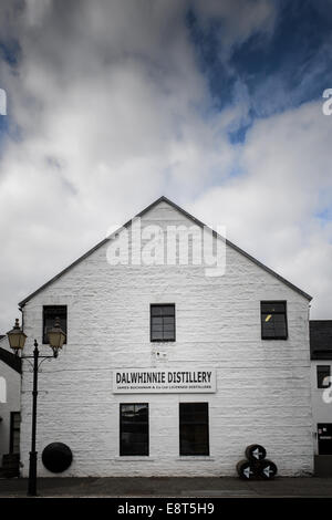 Außenseite der Dalwhinnie Distillery Gebäude, Highland, Schottland, der höchsten Destillerie in Schottland, eine Aufzeichnung Stockfoto