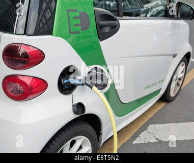 Elektro-Auto, Ladestation, Berlin, Deutschland Stockfoto