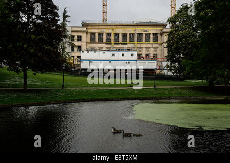 Des Eastman-Gebäudes in das "Haus der Europäischen Geschichte" an der Schuman verwandelt Viertel in Brüssel auf 11.05.2014 Eastman-Gebäude, ursprünglich entwickelt, um eine Zahnklinik Haus, benannt nach George Eastman, US-amerikanischer Philanthrop und Erfinder der Kodak-Kamera. Das Europäische Parlament beschlossen, das Gebäude und wandeln sie in eine kulturelle Institution und Ausstellungszentrum, das Haus der Europäischen Geschichte. Die Estimeted Kosten der Entwicklungsphase ist € 31 Millionen und wird getragen durch das Parlament von Wiktor Dabkowski Stockfoto