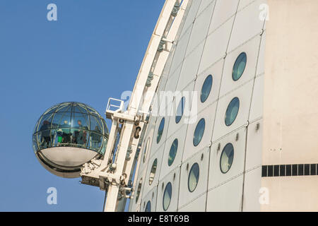 Sky View Kabine auf die Kuppel von der Event-Arena Ericsson Globe Arena, das größte sphärische Gebäude, Johanneshov, Stockholm Stockfoto