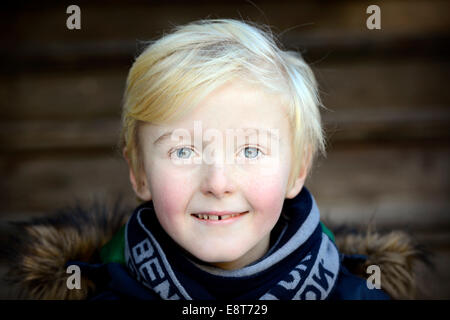 Junge, 7 Jahre, Lächeln, Porträt Stockfoto