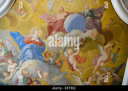 Italia Friaul VG Cividale Affresco di Epoca Settecentesca Raffigurante l'Assunzione della Madonna Sul Soffitto Nella Sala del Stockfoto