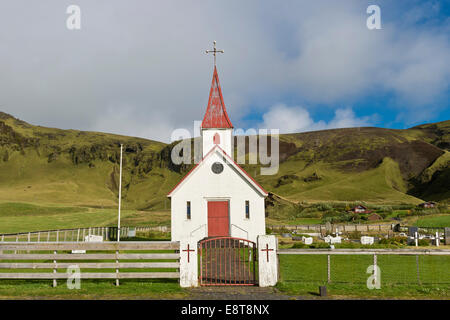 Reyniskirkja, Kirche am Reynisfjara Strand in der Nähe von Vík Í Mýrdal, South Coast, Island Stockfoto